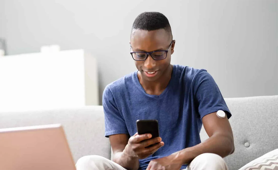 Continuous Glucose Blood Check Using Smartphone Patient With Diabetes